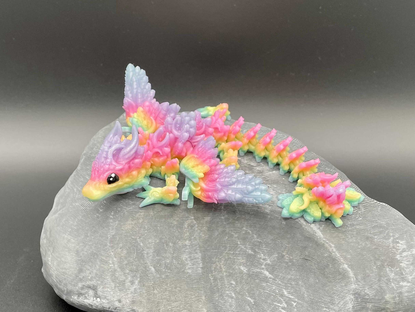 Leuchtender geflügelter Baby Mond Drache in Regenbogenfarben - Leuchtender geflügelter Baby Mond Drache - TM Zone Shop