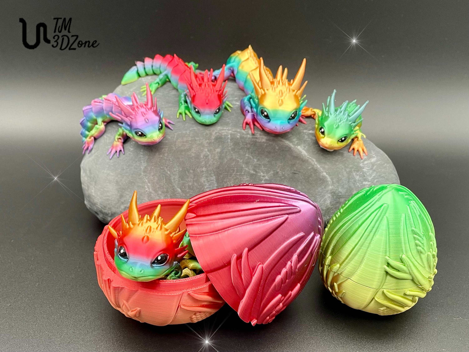 Süßer kleiner Drache mit Ei in Regenbogenfarben - üßer kleiner Drache mit Ei - TM Zone Shop