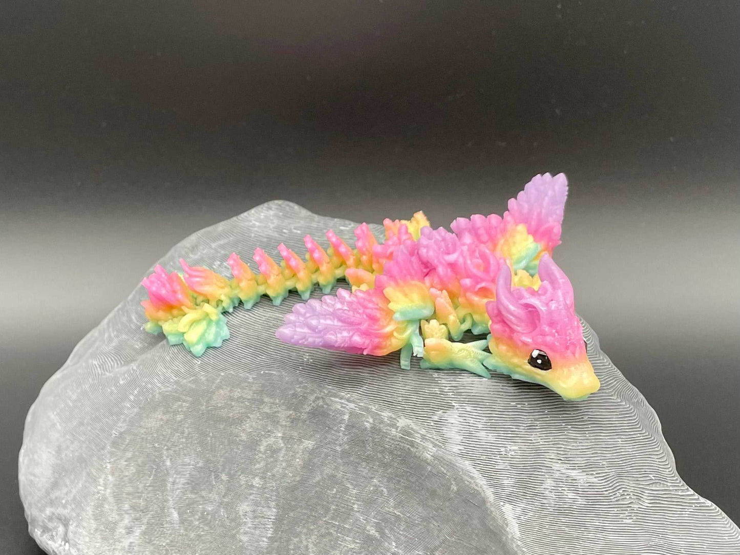 Leuchtender geflügelter Baby Mond Drache in Regenbogenfarben - Leuchtender geflügelter Baby Mond Drache - TM Zone Shop